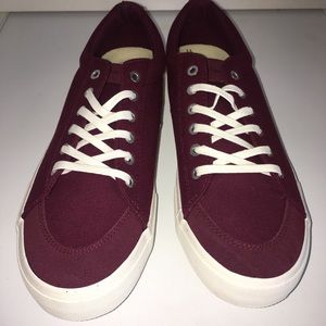 Men’s casual canvas shoes